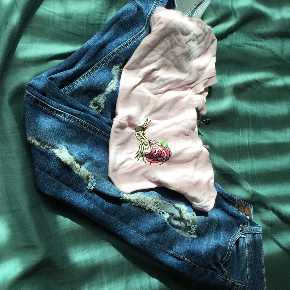 Ur cute crop top and endcore jeans